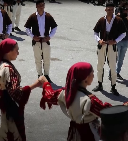 Galicnik-people-dance