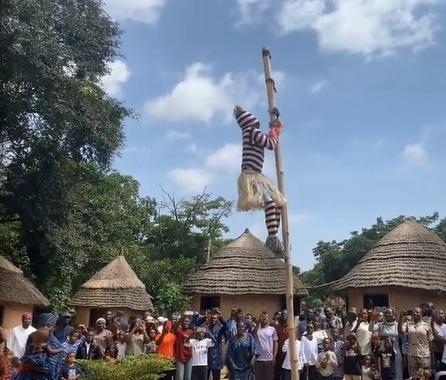 goemai-masquerade-climbing-stick